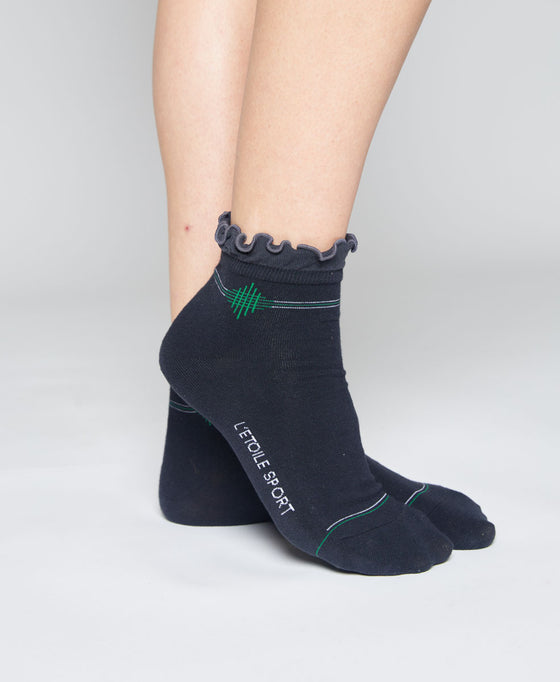 RUFFLE TRIM CREW SOCKS